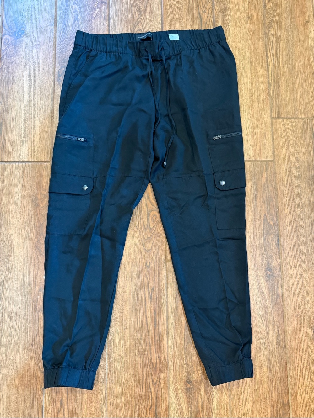 Banana Republic Black womens Cargo Joggers / medium / NWOT